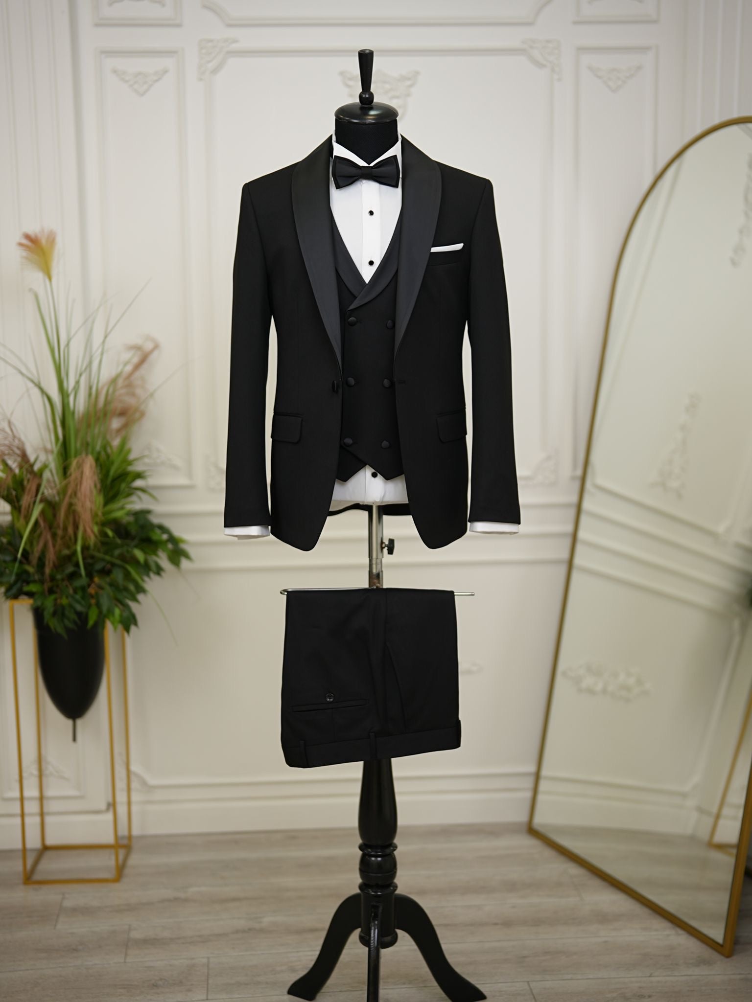 Bojoni Milford Black Slim Fit  Shawl Collar Tuxedo Suit