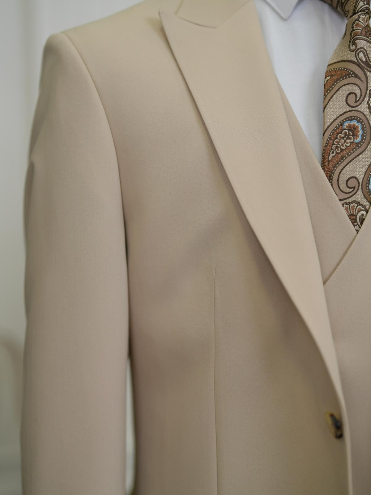 Bojoni Volterra Cream  Slim Fit Suit