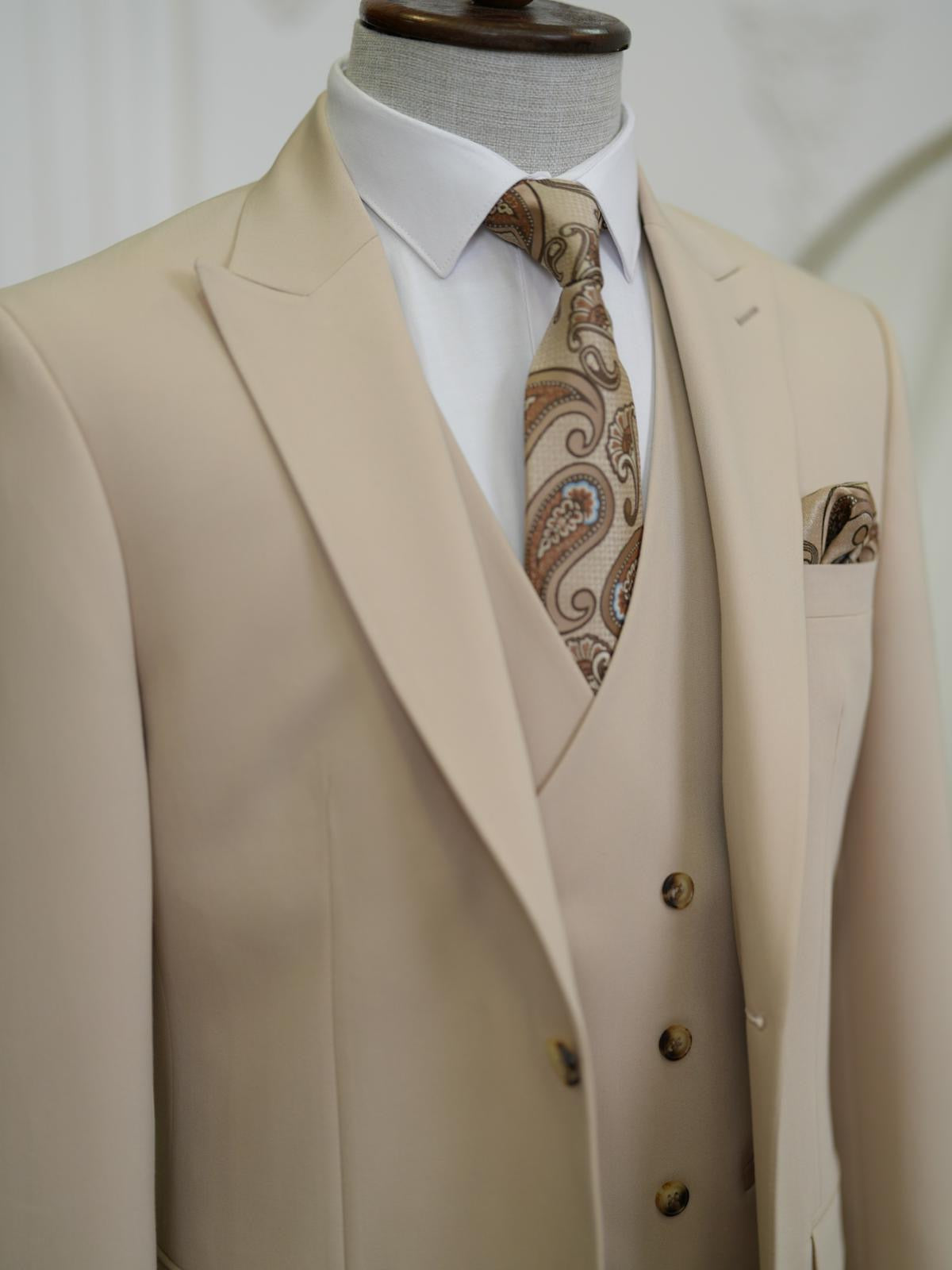 Bojoni Volterra Cream  Slim Fit Suit
