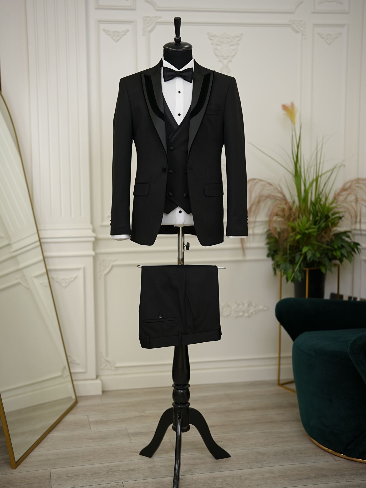 Bojoni Milford Black Velvet Collar  Slim Fit Tuxedo Suit