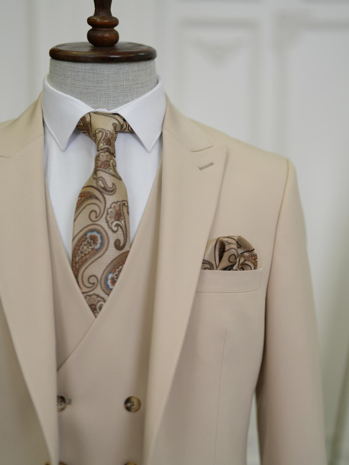 Bojoni Volterra Cream  Slim Fit Suit