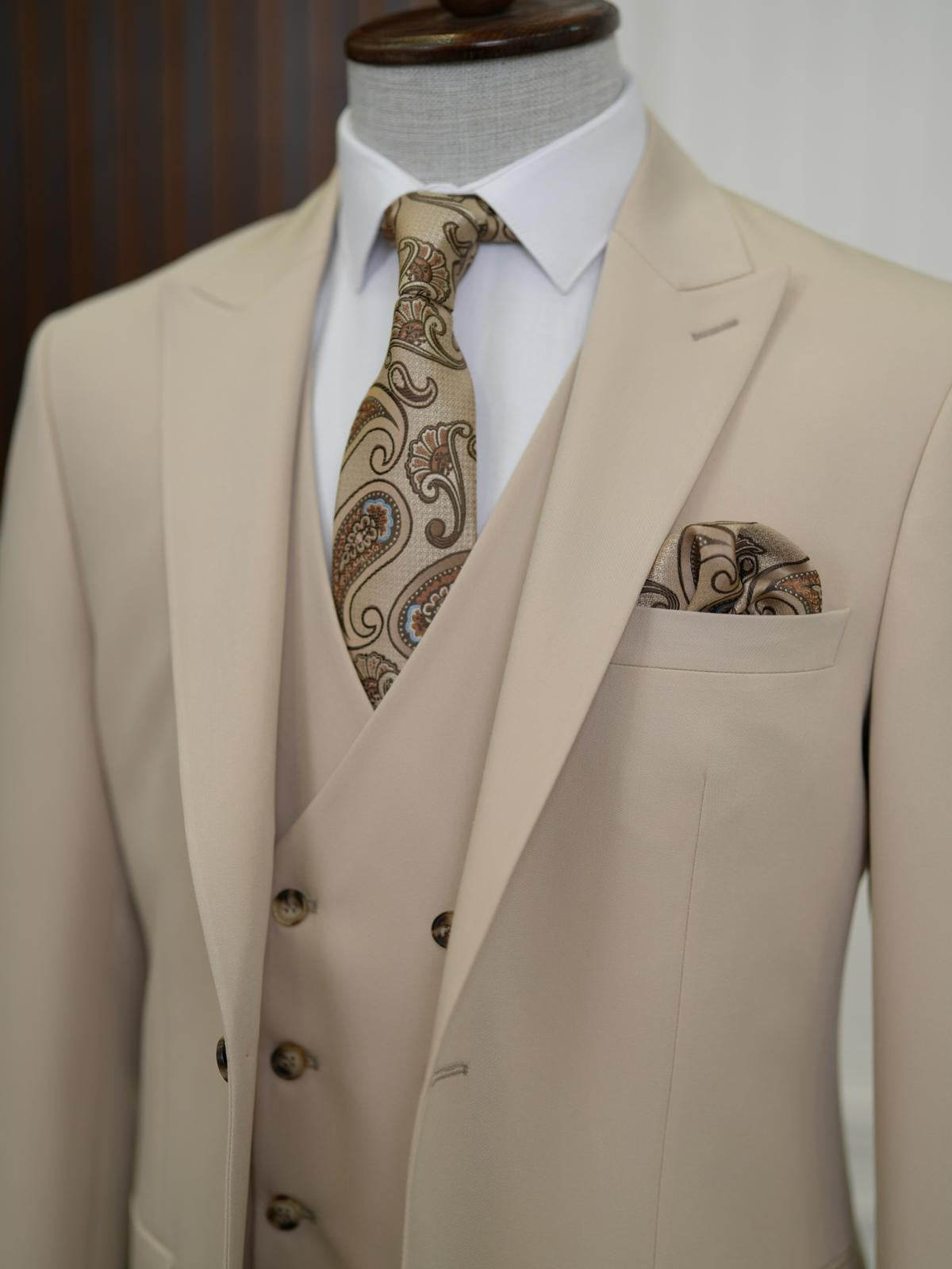 Bojoni Volterra Cream  Slim Fit Suit