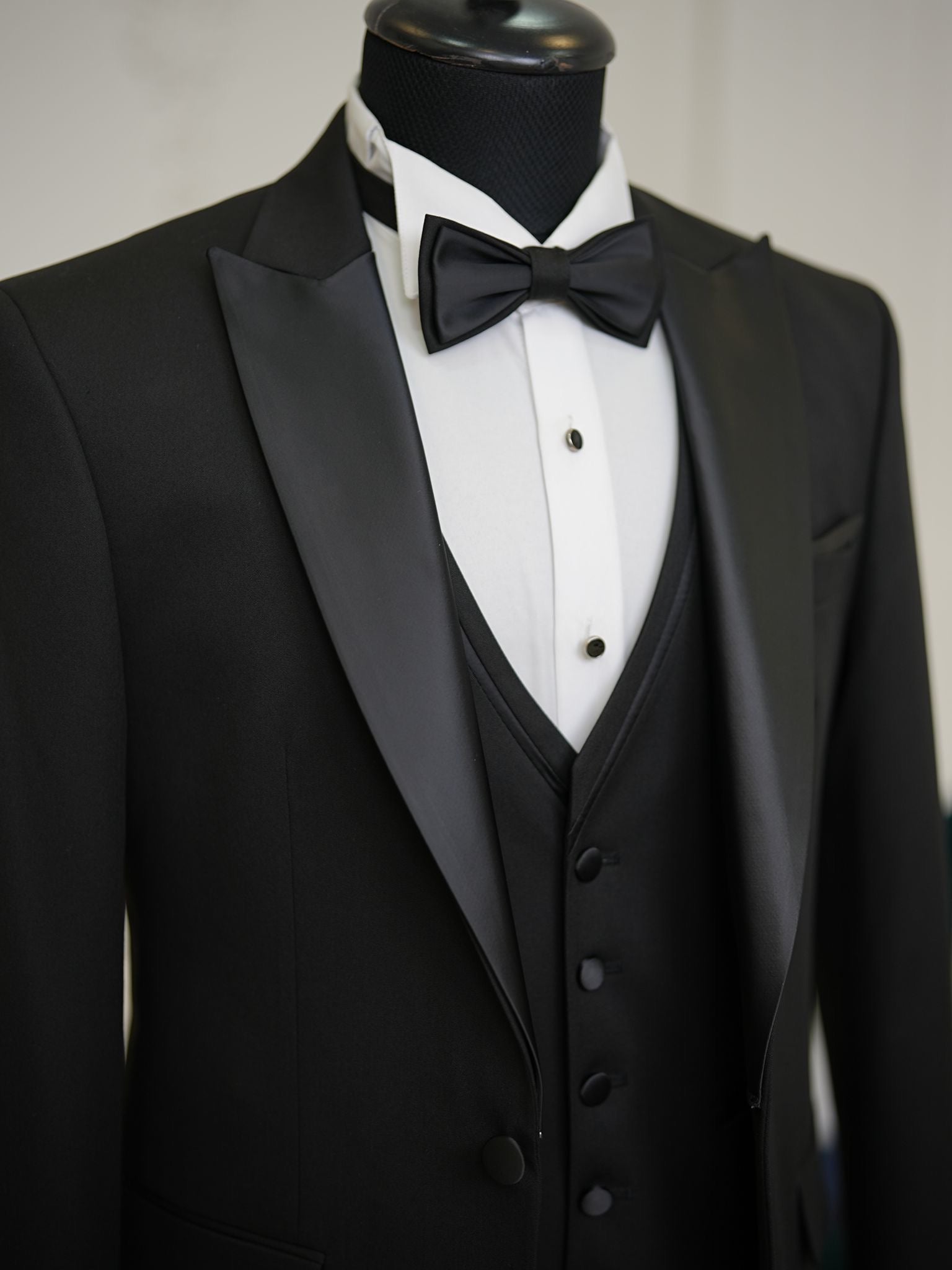 Bojoni Milford Black Slim Fit Tuxedo Suit