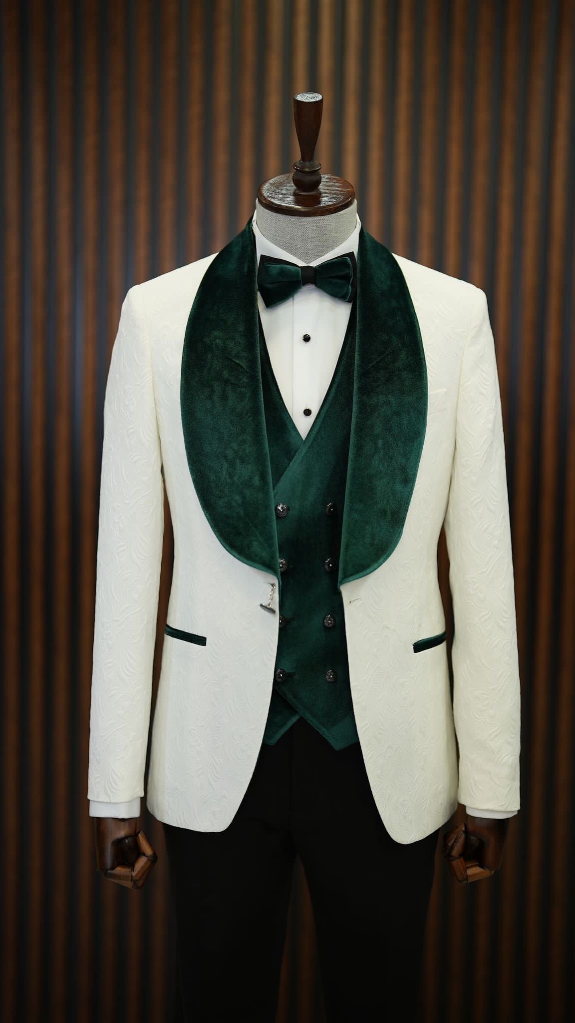 Bojoni Paruri Green Slim Fit Velvet Shawl Lapel Wool Tuxedo