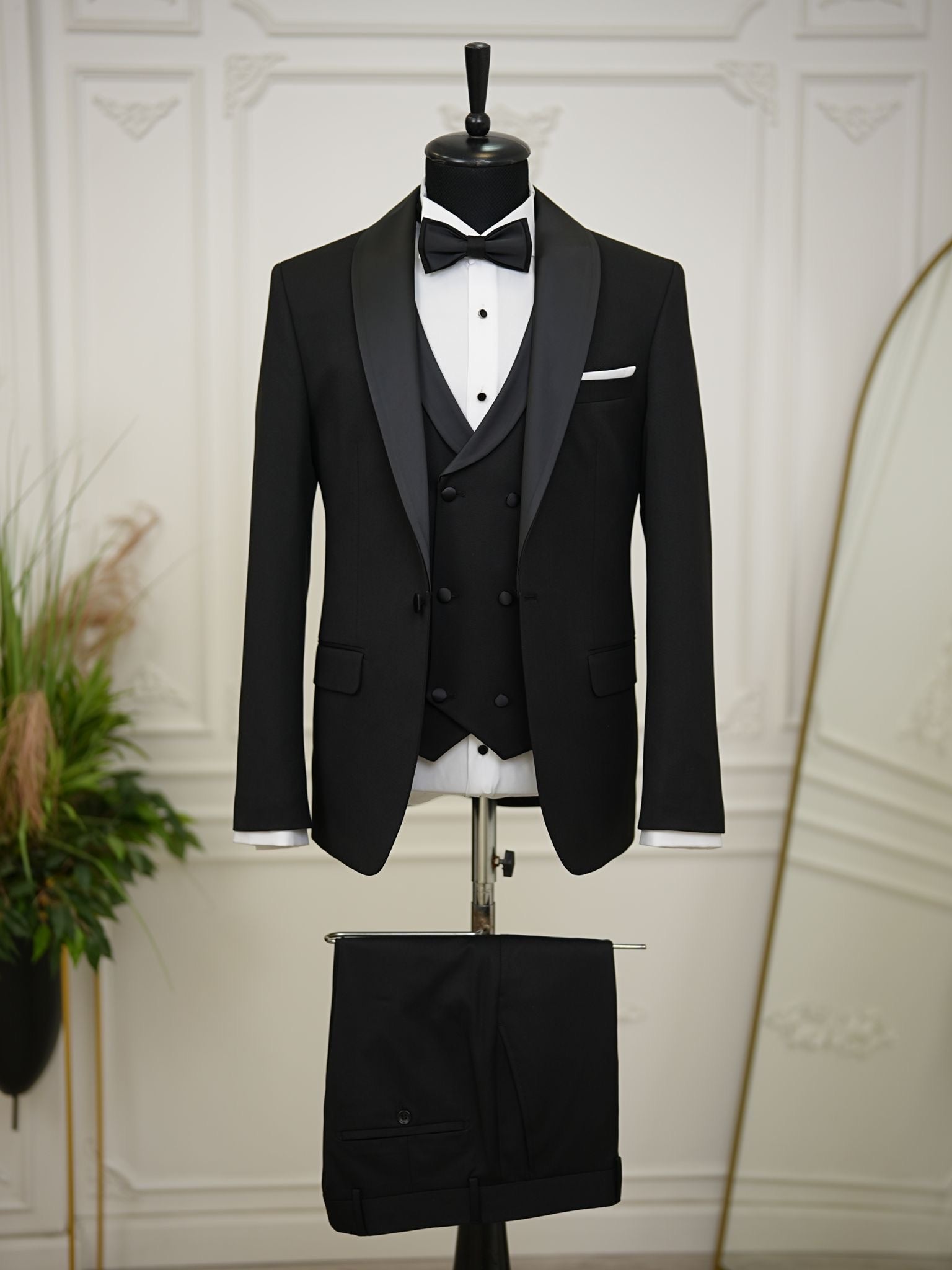 Bojoni Milford Black Slim Fit  Shawl Collar Tuxedo Suit