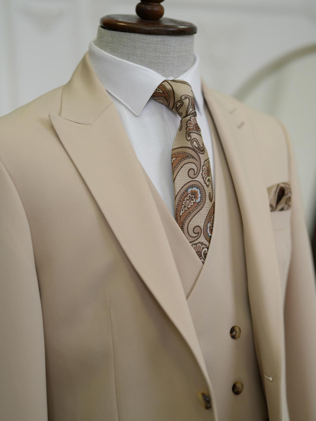 Bojoni Volterra Cream  Slim Fit Suit